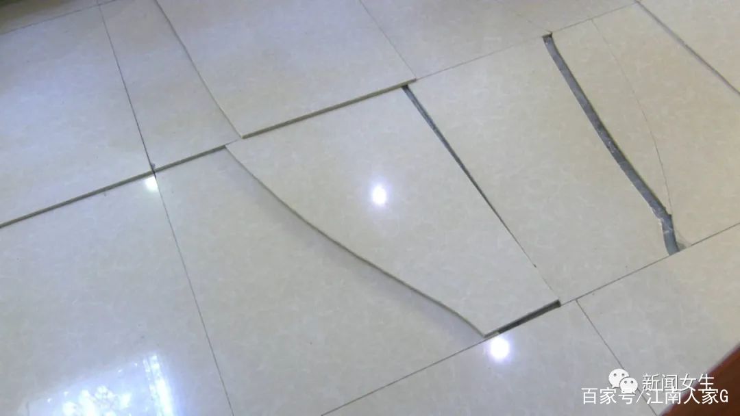 墙面瓷砖翘起来(墙面瓷砖翘起来了如何处理) 墙面瓷砖翘起来(墙面瓷砖翘起来了如何处理)